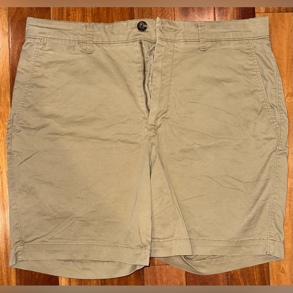 Goodfellow & Co Every Wear 7” Slim Fit Flat Front Chino Tan Shorts Men’s Size 32